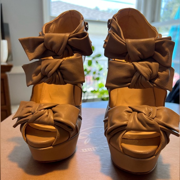 Christian Louboutin Madame Butterfly 🦋 - Picture 2 of 9